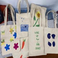 Learn the Basics of Screen Printing and Make a Simple Tote Bag  Image