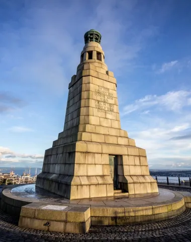 Dundee Law