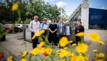 Dundee Keep Scotland Beautiful Flowers Science Centre Cllr Lynne Short Dundee Keep Scotland Beautiful Flowers Science Centre Cllr Lynne Short